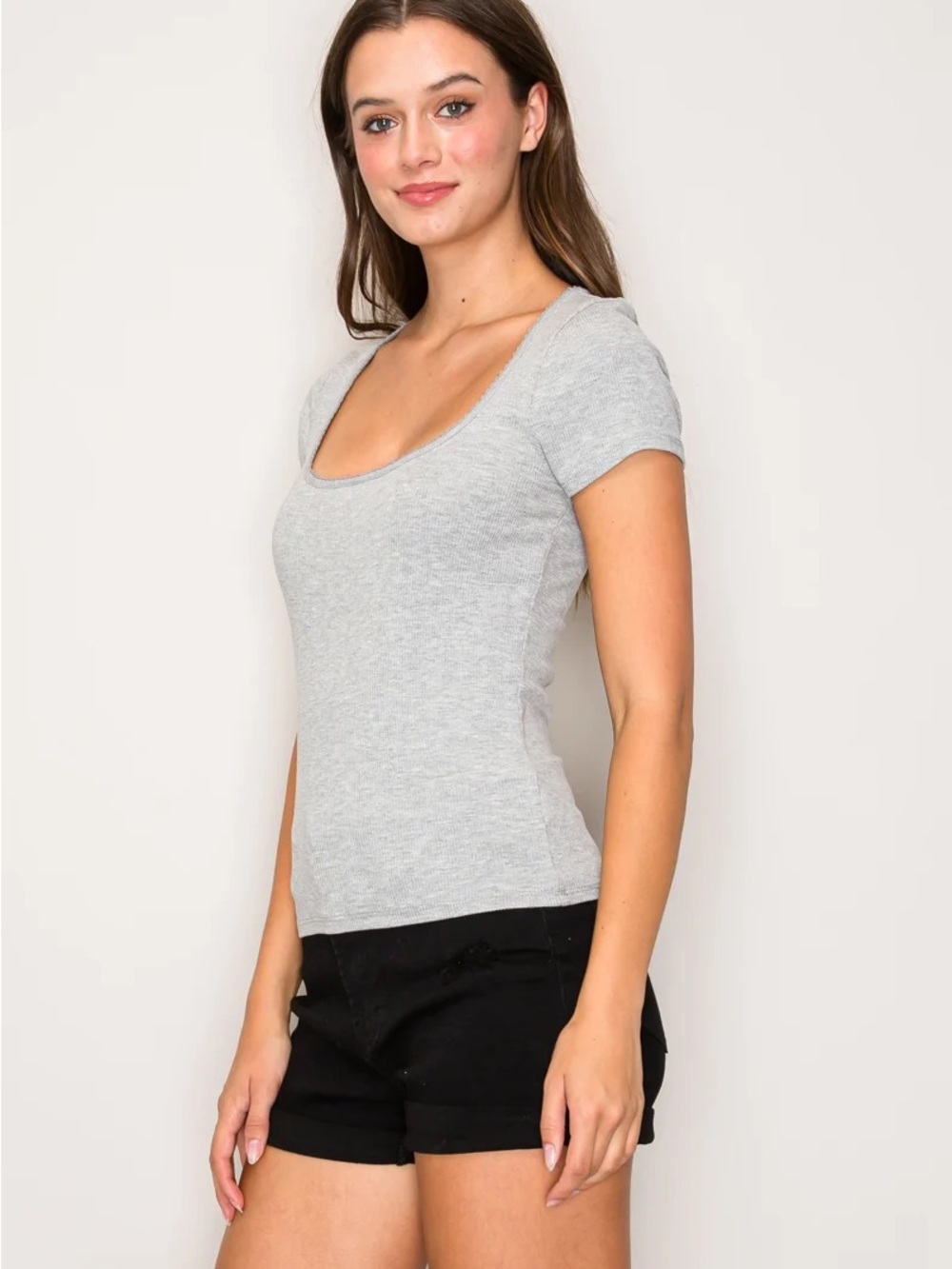 Slim Scoop Neck Short Sleeve Top - Light Gray